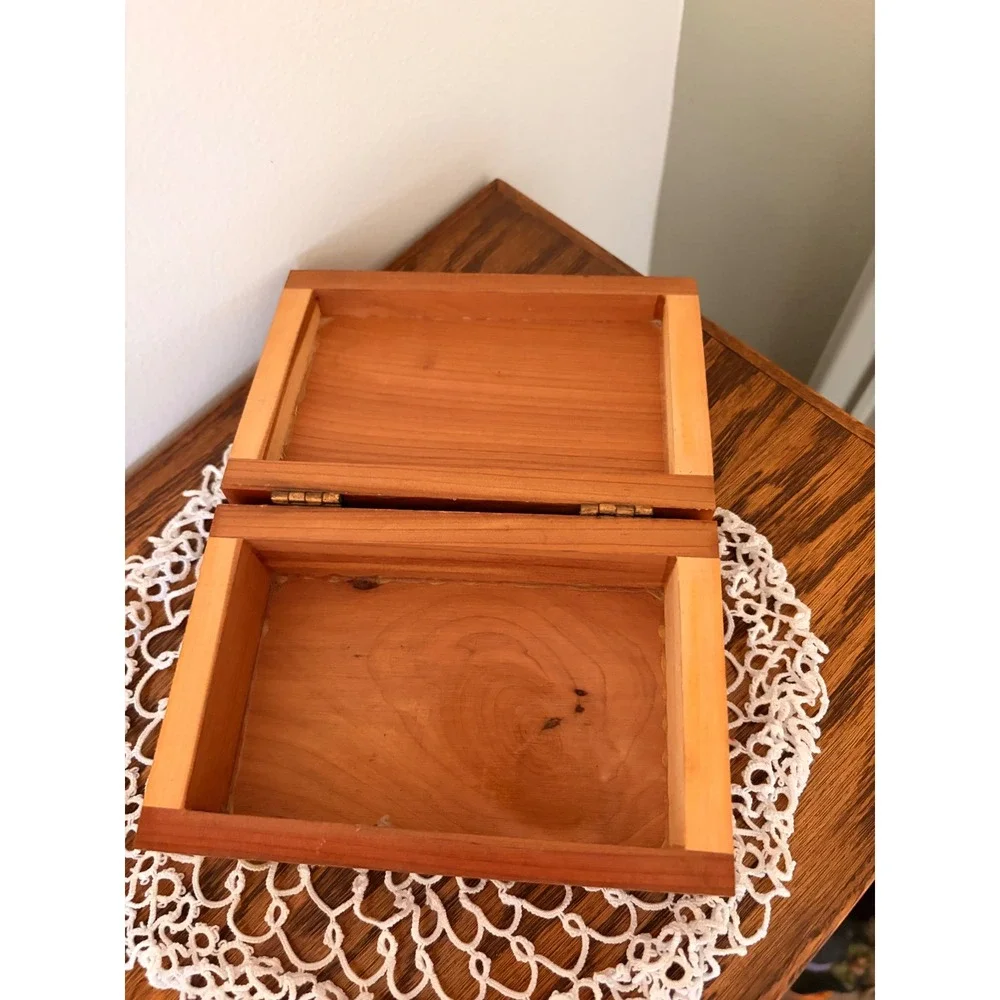 Vintage Six Flags St Louis Cedar Wood Trinket Box Butterfly Souvenir Jewelry Box